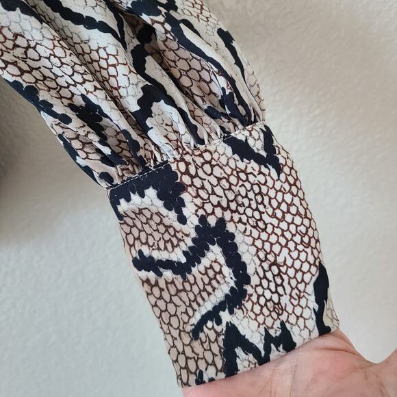 CAbi Snake Print Women's Blouse SZ Small Shirt French Cuff Career Style 3759 - Picture 5 of 14